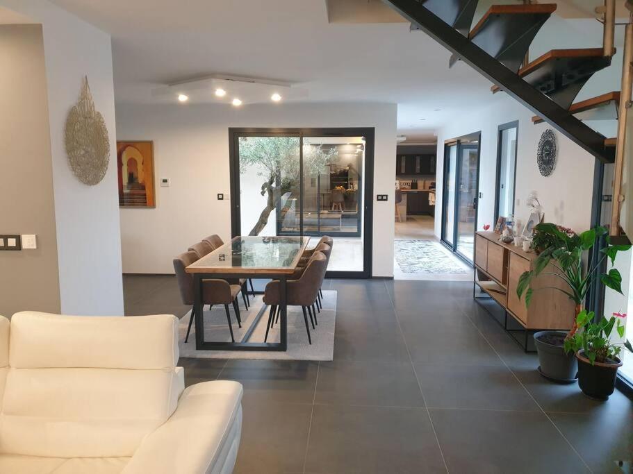 Villa Location Moderne Piscine